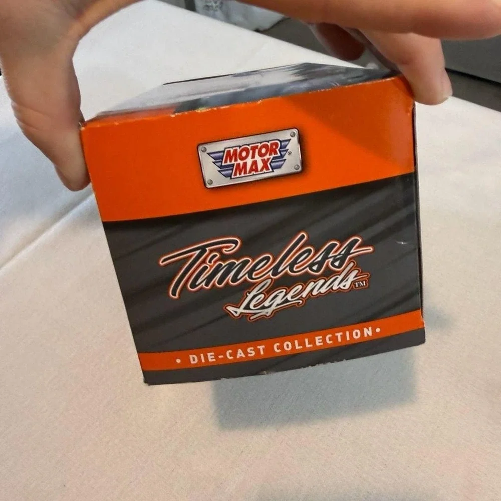 Motor Max 1955 Chevy Bel Air Timeless Legends 1:24 Scale Die-Cast Model